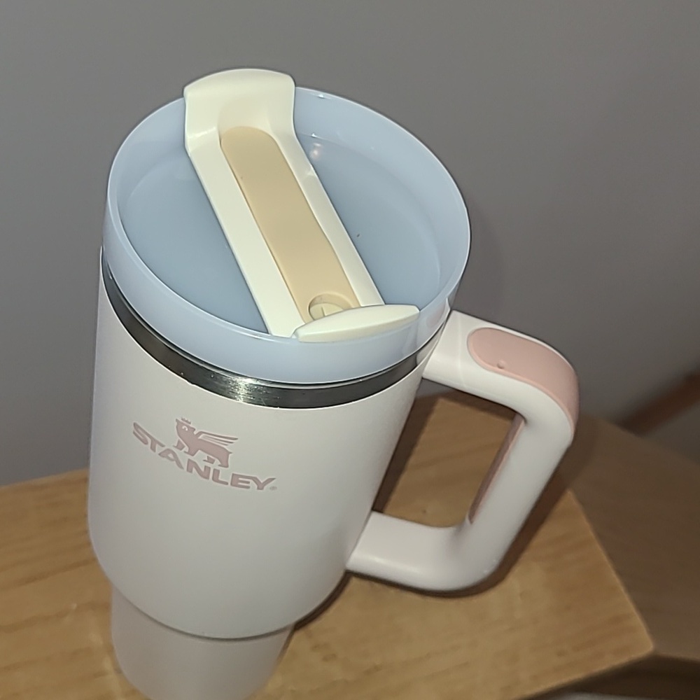Stanley Light Pink Insulated 40oz Mug - Picture 5 of 7